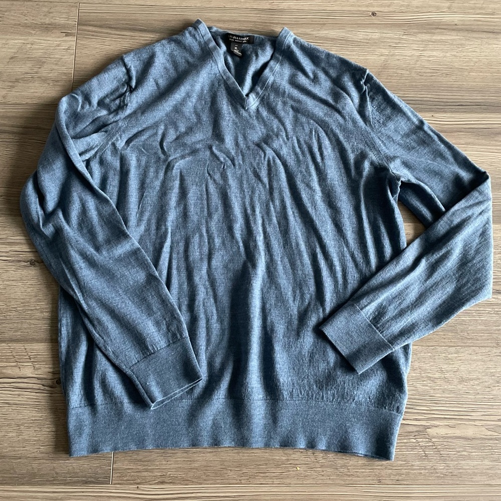 Banana Republic Mens Merino Wool V-Neck Light Blue Sweater. Size XLT